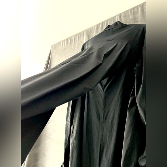 Incredible Rundholz slick black rain/light weight designer jacket. Size M - Picture 3 of 4